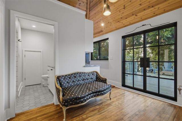 906 Willow ST, Austin, TX 78702