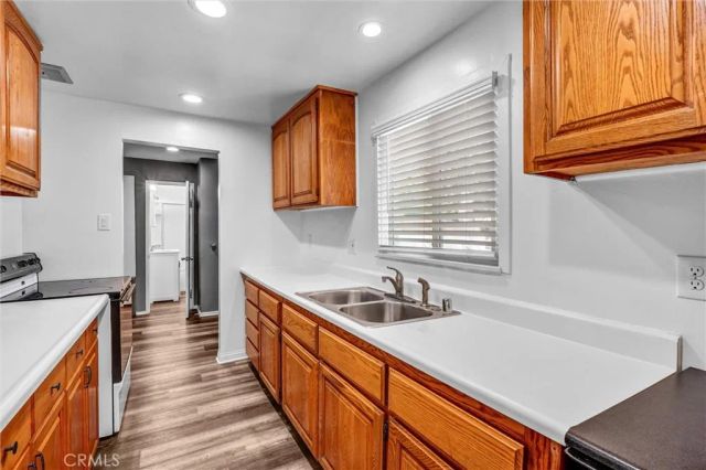 9246 Rowell Ave., Chatsworth, CA 91311