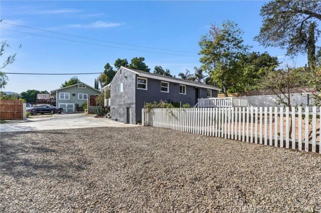 9246 Rowell Ave., Chatsworth, CA 91311