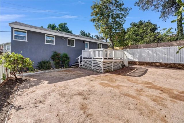 9246 Rowell Ave., Chatsworth, CA 91311