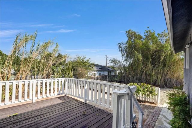 9246 Rowell Ave., Chatsworth, CA 91311