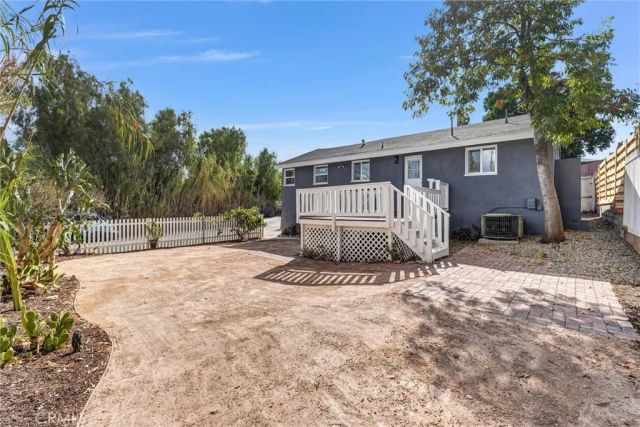 9246 Rowell Ave., Chatsworth, CA 91311