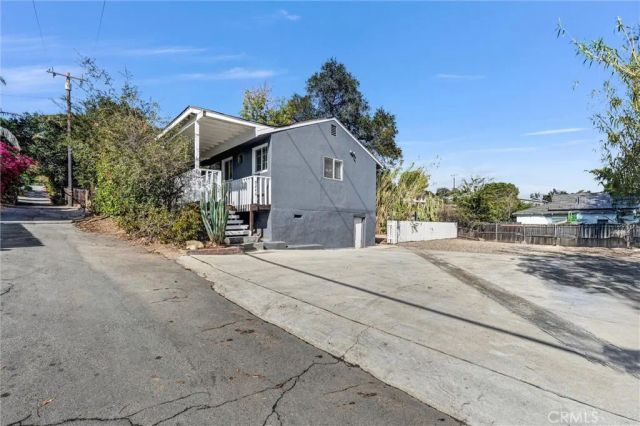 9246 Rowell Ave., Chatsworth, CA 91311