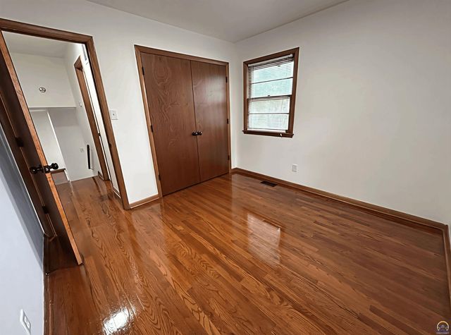 2562 SW Kent ST, Topeka, KS 66614