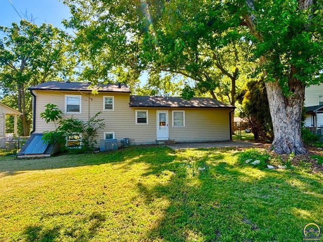 2562 SW Kent ST, Topeka, KS 66614
