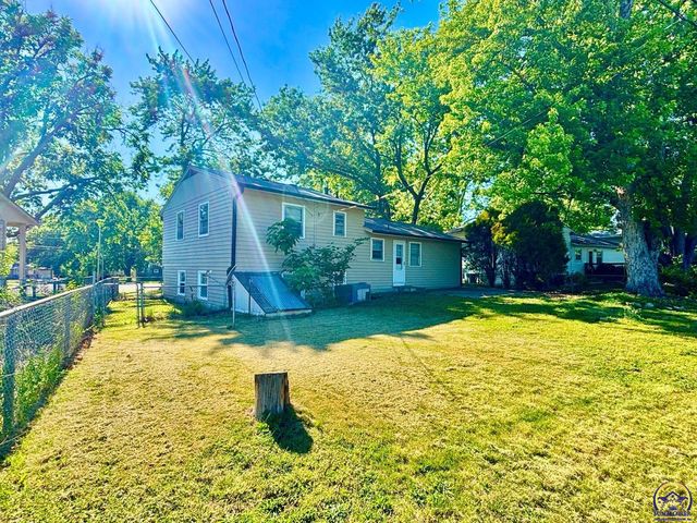 2562 SW Kent ST, Topeka, KS 66614