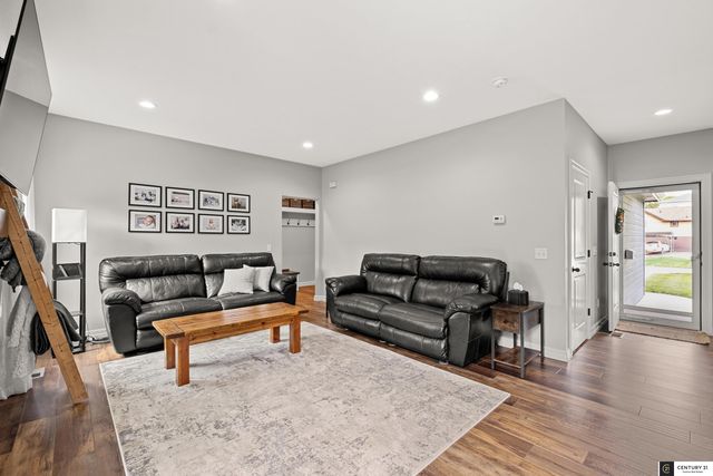 2702 S 46th Street, Omaha, NE 68106