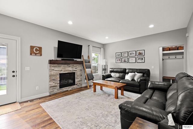 2702 S 46th Street, Omaha, NE 68106