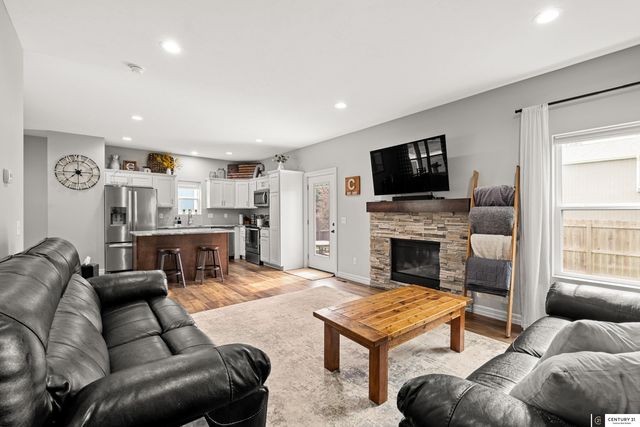 2702 S 46th Street, Omaha, NE 68106