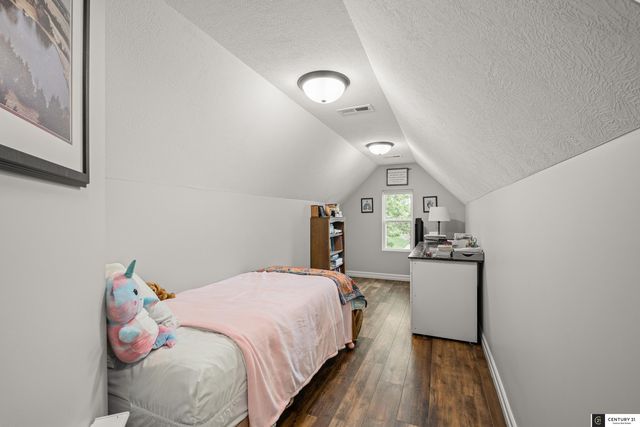 2702 S 46th Street, Omaha, NE 68106