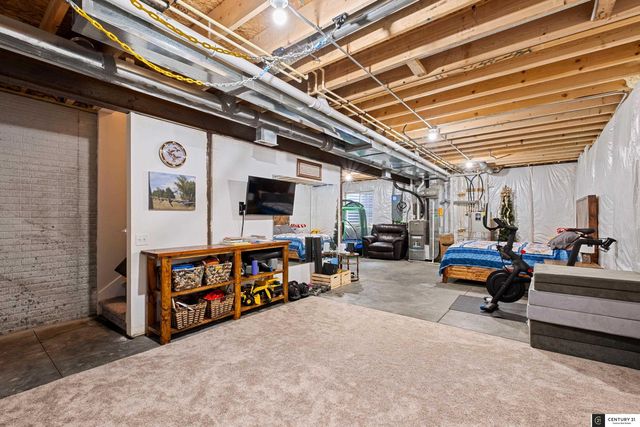 2702 S 46th Street, Omaha, NE 68106