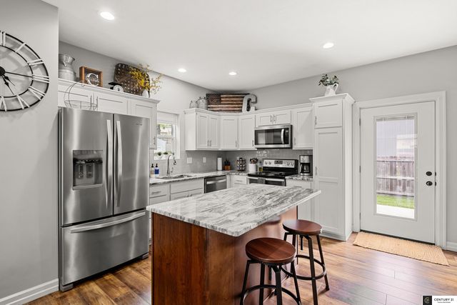 2702 S 46th Street, Omaha, NE 68106