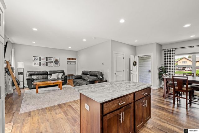 2702 S 46th Street, Omaha, NE 68106