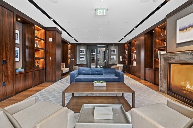 133 Seaport Blvd U1017, Boston, MA 02210