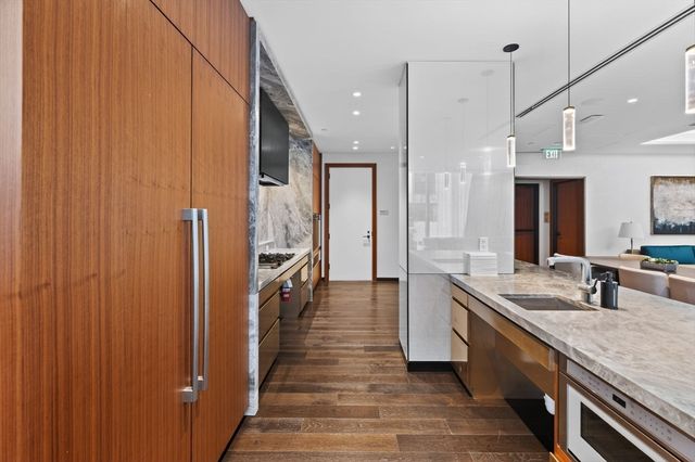 133 Seaport Blvd U1017, Boston, MA 02210