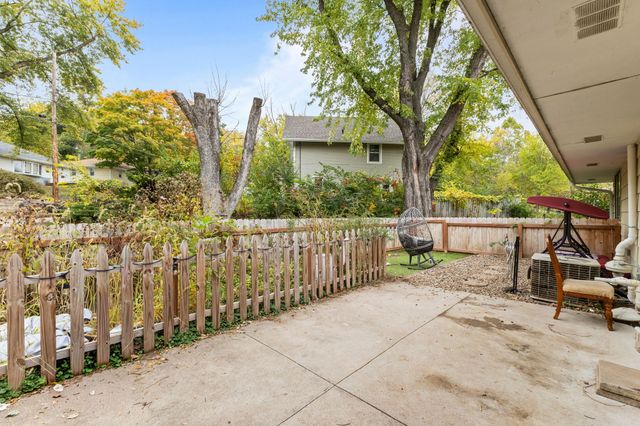 117 SW 58th Drive, Des Moines, IA 50312