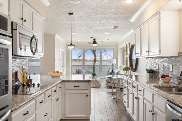 22766 Diamond Bay Drive, Frankston, TX 75763