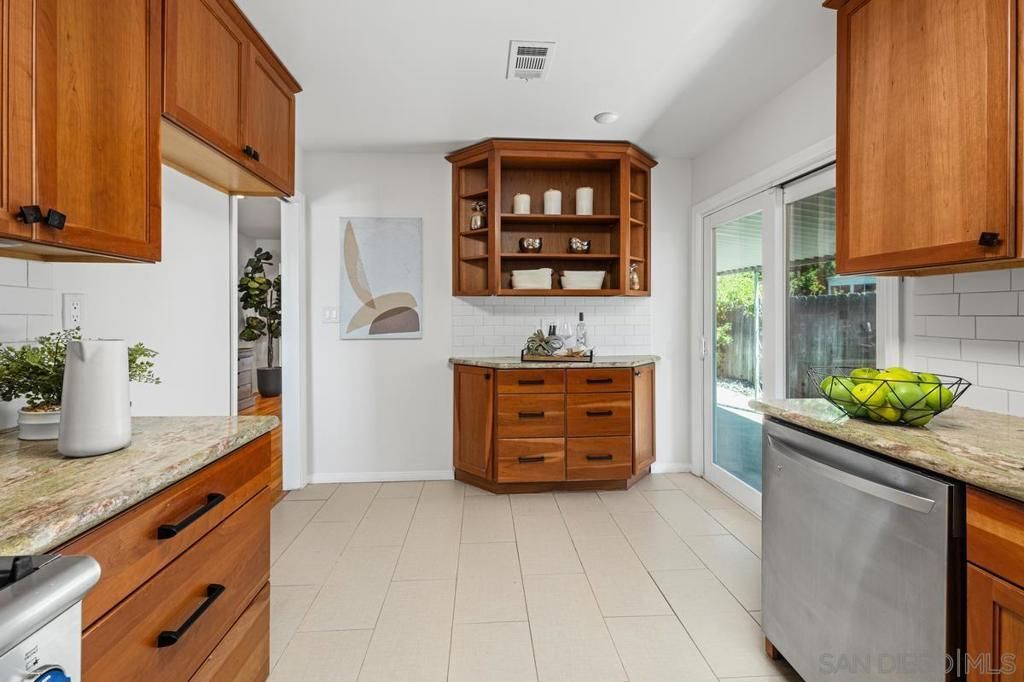 Image 10 of property listing at 5936 Lake Murray Blvd, La Mesa, CA 91942