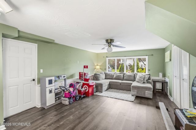 13 Mallory Way, Hamilton, NJ 08610