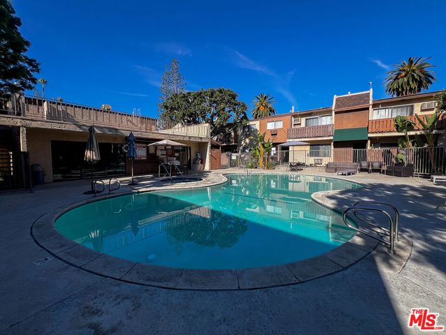 17900 Sherman Way 320, Reseda, CA 91335