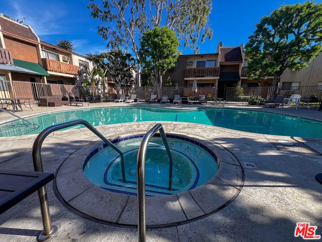 17900 Sherman Way 320, Reseda, CA 91335