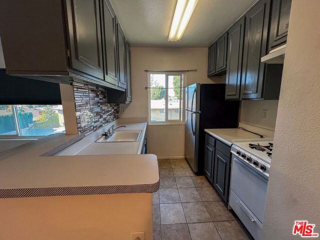 17900 Sherman Way 320, Reseda, CA 91335