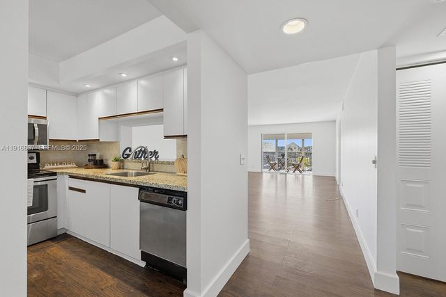 12950 SW 4th Ct 408H, Pembroke Pines, FL 33027