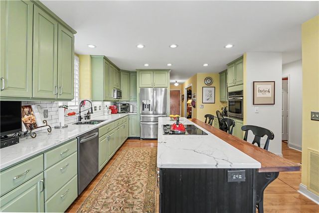15 Iron Clad Drive, Salem, SC 29676