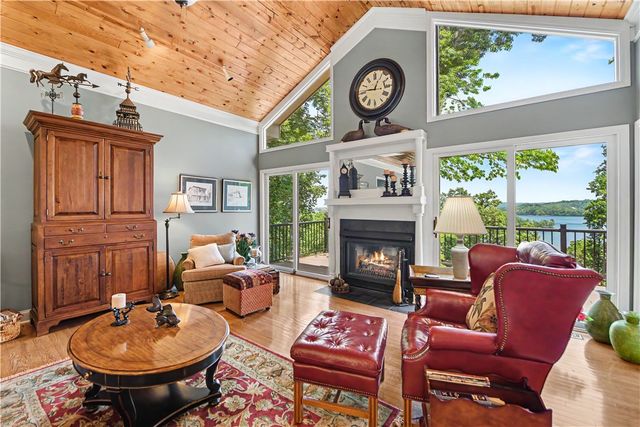 15 Iron Clad Drive, Salem, SC 29676