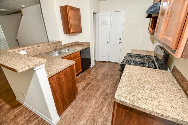 8934 Santo Domingo, Houston, TX 77017