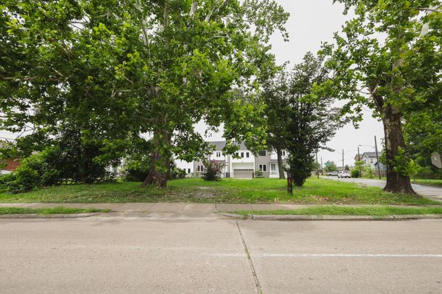 7819 N Main Street, Houston, TX 77022