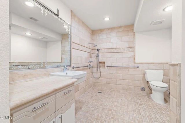 2202 Martinique Lane, Oxnard, CA 93035