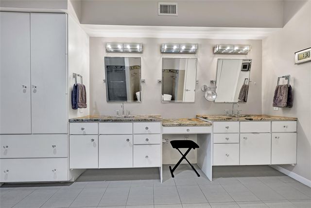 43 Legend Lane, Houston, TX 77024