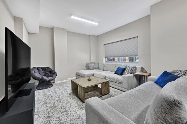 43 Legend Lane, Houston, TX 77024