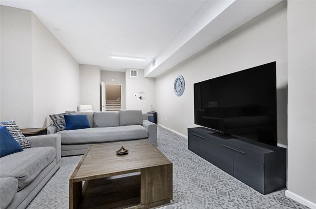 43 Legend Lane, Houston, TX 77024