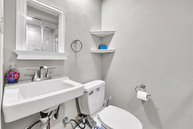 43 Legend Lane, Houston, TX 77024