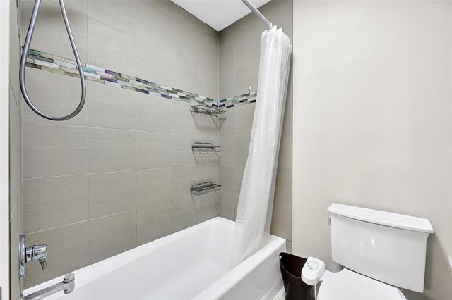 43 Legend Lane, Houston, TX 77024