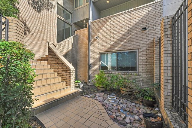 43 Legend Lane, Houston, TX 77024