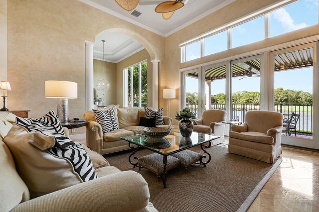 807 Floret Drive, Palm Beach Gardens, FL 33410