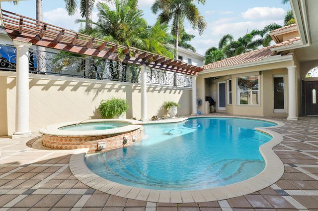 807 Floret Drive, Palm Beach Gardens, FL 33410