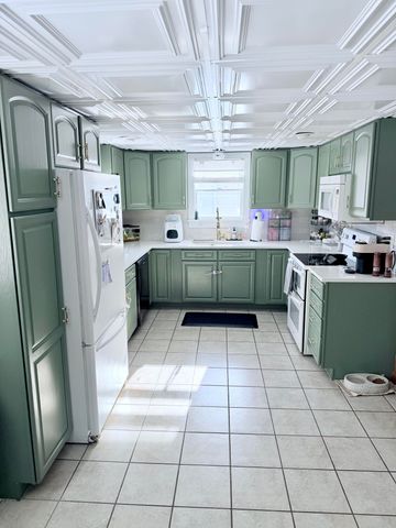 23 South Street, Champlain, NY 12919