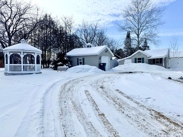 23 South Street, Champlain, NY 12919