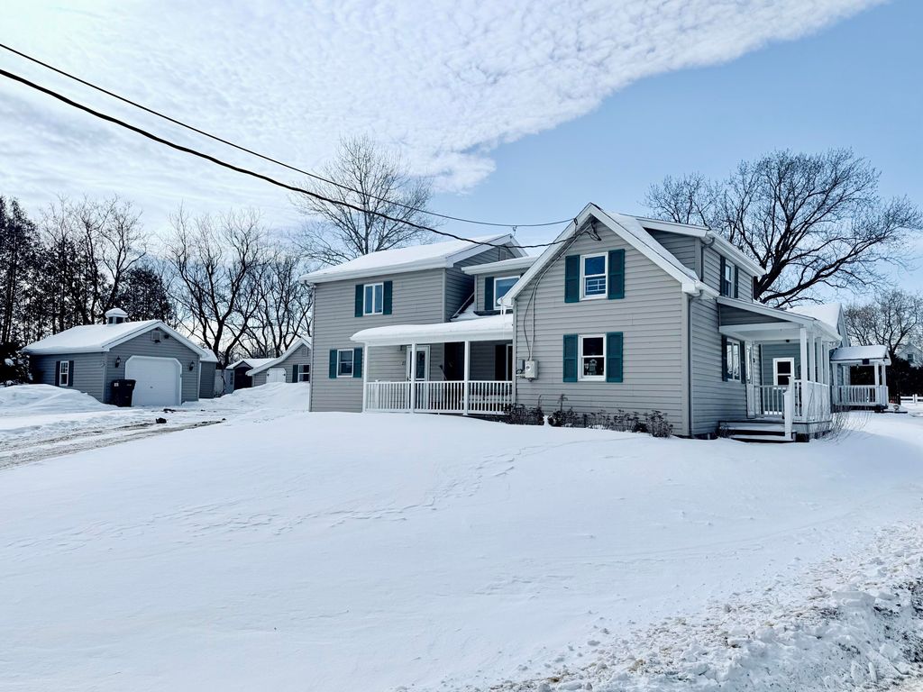 23 South Street, Champlain, NY 12919