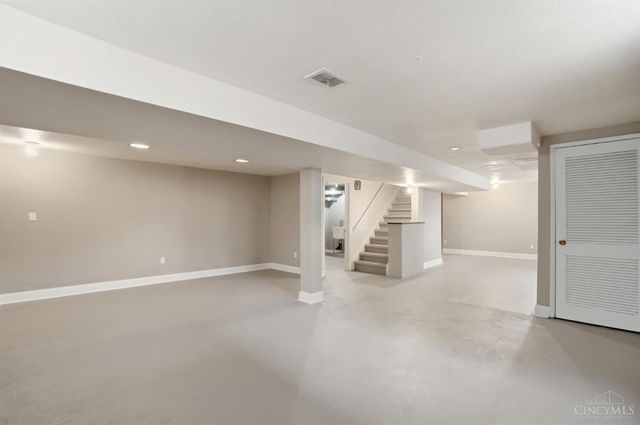 500 Schuyler Drive, Kettering, OH 45429