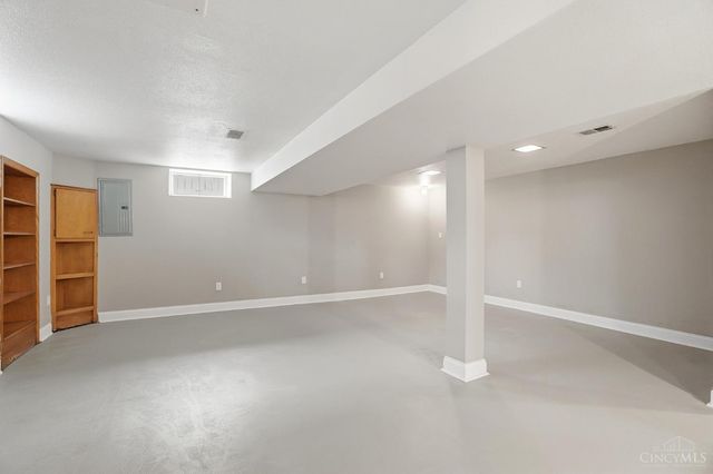 500 Schuyler Drive, Kettering, OH 45429