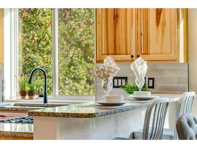 217 Park St, Lyons, CO 80540