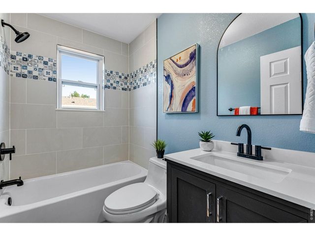 217 Park St, Lyons, CO 80540
