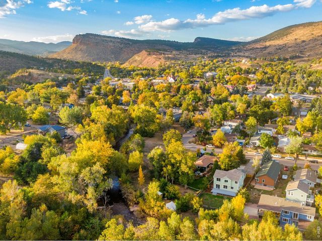 217 Park St, Lyons, CO 80540