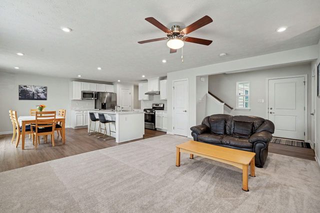 157 Cresting Road 157 Cresting Road, Fairborn, OH 45324