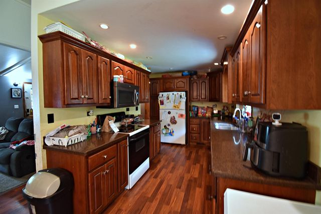 314 15th Ave. N.E., Independence, IA 50644